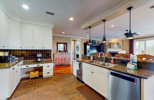 Fantastic getaway with private pool, deck, game room, AC & fast WiFi - Foto 19