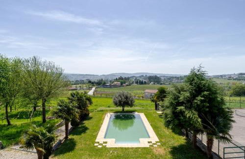HostWise - Country Villa w/ Pool, Court & Views - Foto 12
