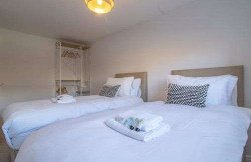 Pass the Keys Next to Braehead - Free Parking - Foto 25