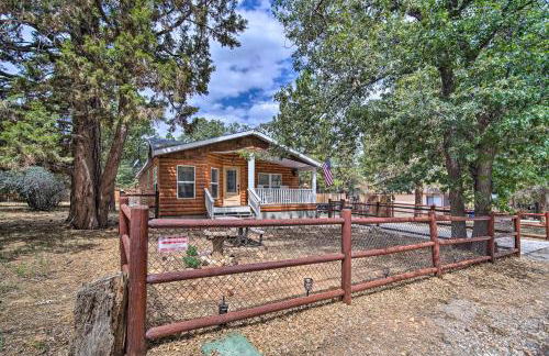 8 Mi to Big Bear Lake and Village Sugarloaf Cabin! - Foto 1