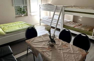 Large accommodation for up to 18 people near Halle Leipzig with Pool Table - Foto 2