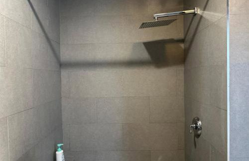 Bright & Airy 1 BDRM Private Apt - Foto 9