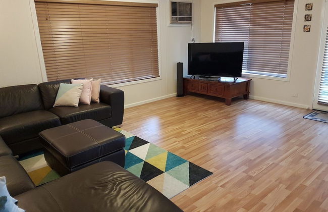 53 Honeysuckle in Silverleaves - Foto 8