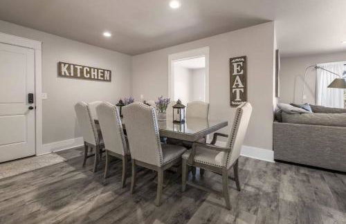 The Fox Den 4BR/3BA- Near HWY 12 Bridge-Lakefront - Foto 18