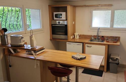 Charmant T2 avec terrasse jardin et parking privé, à 2 minutes du centre ville ! - Foto 6