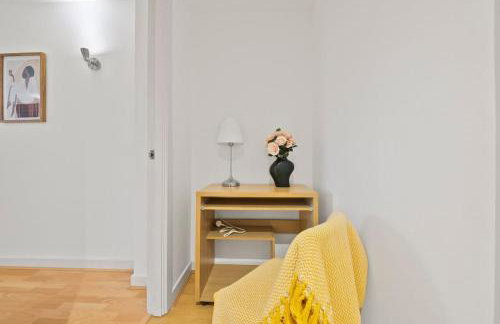 Modern 2 Bed Apartment in Greenwich, 24h Free Parking, Great for Business & Contractors, Sleeps 6 - Photo 27