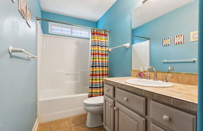 Coastal Escape w Pool Pool Table Walk to Beach - Foto 60