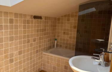 Duplex with spacious terraces and stunning sea views, right next to the beach - Foto 17