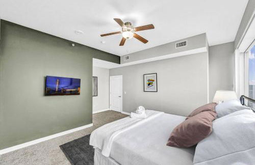 Luxury 21st Floor Penthouse | Great Downtown VIEWS - Photo 35