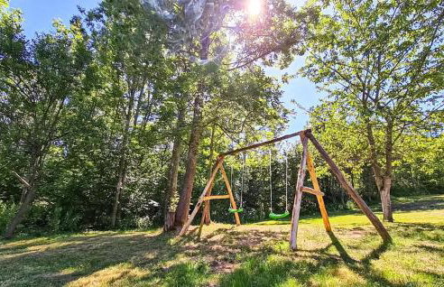 5 Bedroom Cozy Home In Sertic Poljana - Foto 9