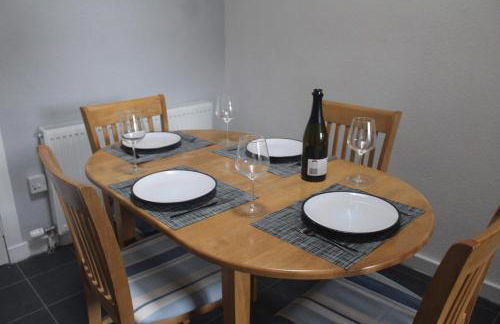 WELCOMEHOUSE close to east beach, shops, restaurants and RAF base - Foto 8