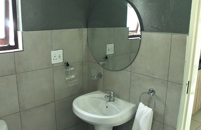 Charming 1-bed Apartment in Sandton - Photo 5