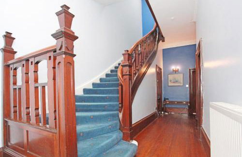 Broompark House - Photo 2