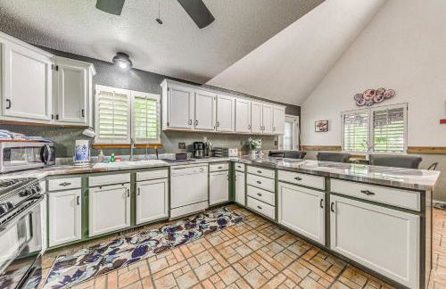 Quaint Cloudcroft Cabin with Stunning Forest Views! - Photo 7