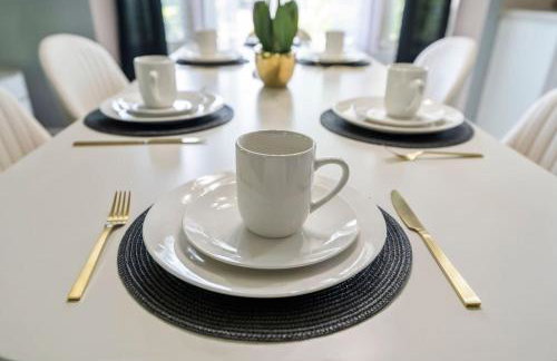 Modern Comfort Loves Park - Stylish 3BR Getaway - Foto 17