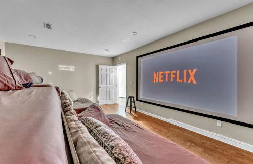 The Retreat at Wildwood - Hot Tub Theater & Deck - Foto 5