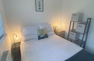 Beau - Brambles Chine, Colwell Bay - 5 star WiFi - Short walk to The Hut and beach - 1 night stays available - Ferry offers - Photo 7