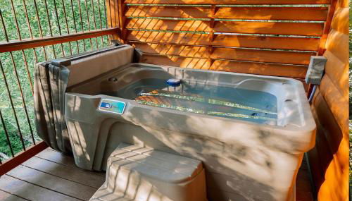 Cricket Hill Treehouse B by Amish Country Lodging - Foto 2