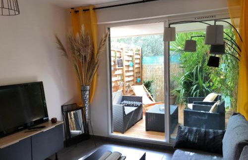 Agréable T2 traversant RDC avec terrasse - balcon - Parking 2 places - Clim portative - Foto 10