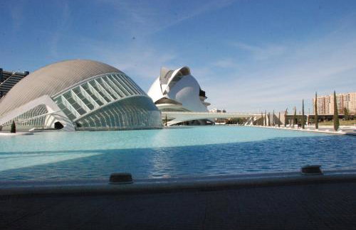 10 pax, AC, Wifi gratis, Ciudad Artes y Ciencias - Foto 21