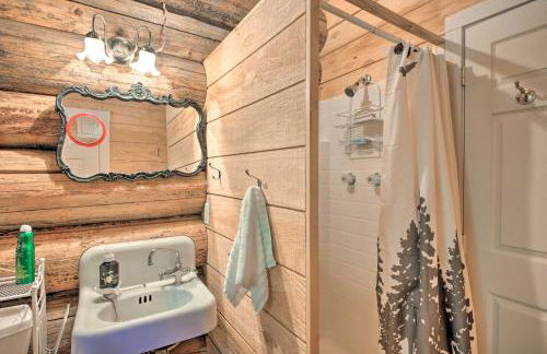 Expansive Moyie Riverfront Cabin - Pets Welcome! - Foto 15