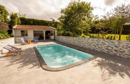 Countryside house with a pool and fireplace - Photo 42