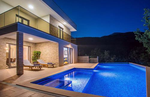 Villa Zora -luxurious villa with heated pool, sauna, 4 bedrooms, 10 persons max - Photo 43