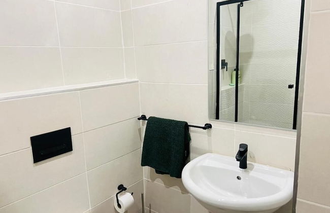 Spacious 1 Bedroom Apartment in Johannesburg - Photo 7