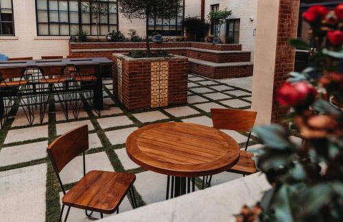 Trendy DT Loft l 2 TV's l Parking l Café - Foto 19