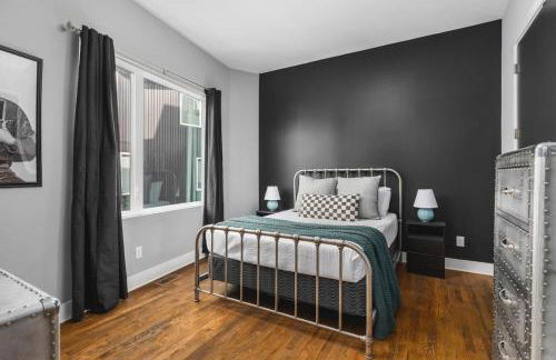 Home with Rooftop Deck & Garage, 2 miles to Downtown Broadway - Foto 7