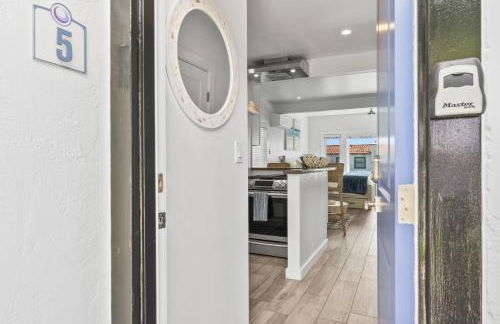 Ocean VIEWS Steps from Victoria Beach Lux Design - Foto 13