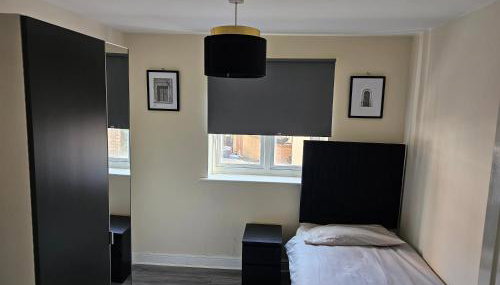 Sleek 4 bed Apartment with 2 bathrooms - Foto 4