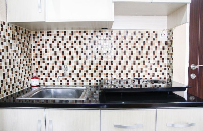 Pool View 2BR Mutiara Bekasi Apartment - Photo 20