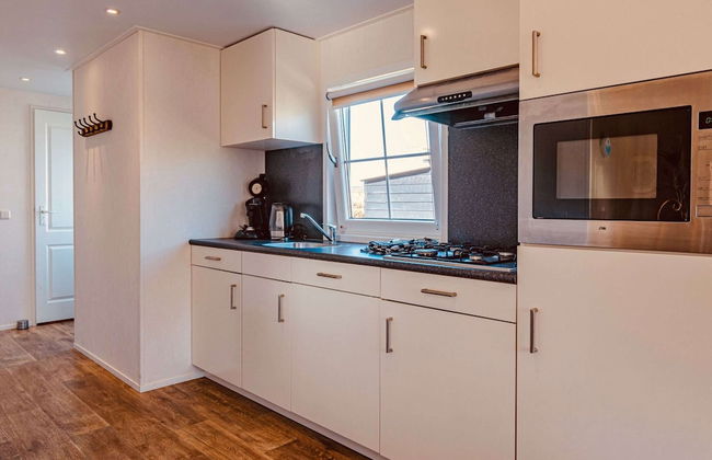 Holiday Home With Terrace in Giethoorn - Photo 4