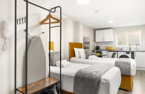 Glimmering Comfort Spacious Studio - Photo 6