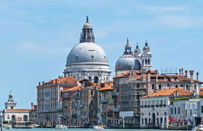 Design District Apartment R&R - Photo 15