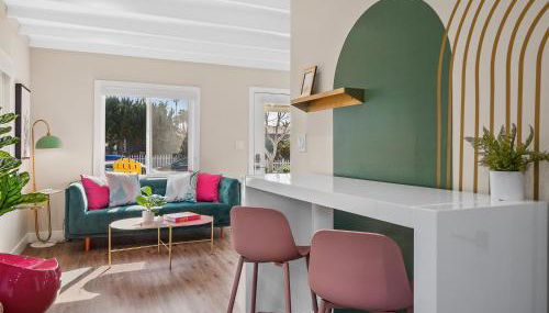 Classic Beach Bungalow - Parking, Private Patio & Pet Friendly! - Foto 1