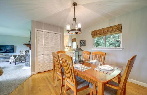 Centrally Located Brevard Home with Deck and Fire Pit! - Foto 9