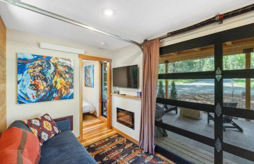 Two Pines - Unique container home w/hot tub - Downtown - Trailer Parking - Pet friendly - Foto 17