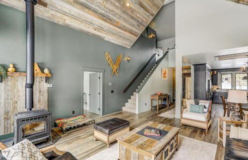 Camp 95 - Stunning Mountain Home - 4.5 Acres - Views - Hot Tub - Pet friendly - Private - Photo 13