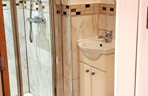 Hideaway Apartment nr. Zipworld - Photo 13