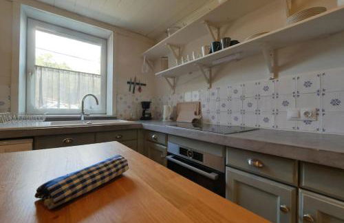 Beautiful 3 Star renovated Apt Sleeps 7 - Photo 5