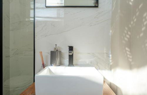 Frente Mar e Conforto | Ar cond, Vaga, Lava e Seca - Foto 27