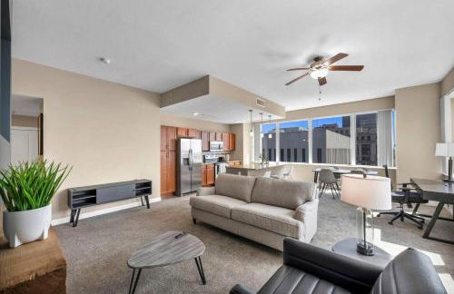21st Floor Penthouse | Amazing Views of Downtown! - Photo 7