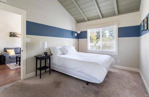 Spacious, Soaring Ceilings, Near Downtown MV, GOOG - Photo 3