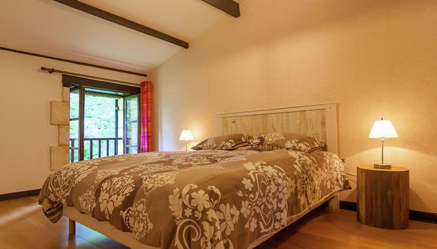 Spacious Farmhouse With Private Heated Pool in a Rustic Garden - Foto 2, Habitación