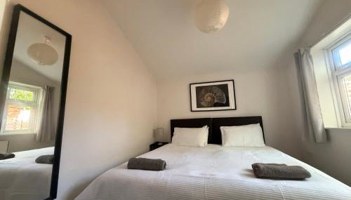 Central 2 bed flat with off street-parking - Foto 4