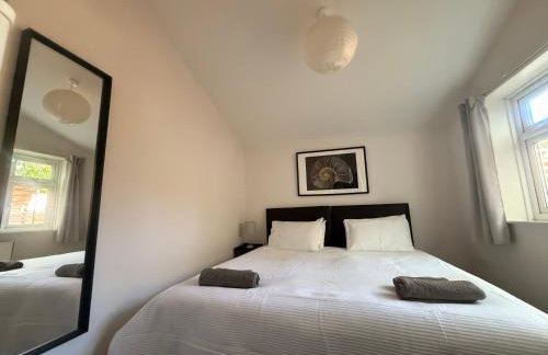 Central 2 bed flat with off street-parking - Foto 4