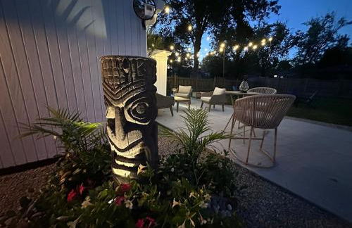The Sleepy Tiki - game room, tiki lounge, firepit - Foto 44