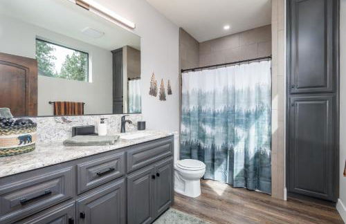 Mariposa Grove Creekside Retreat - To be featured on STAYCATION on the Destination Channel in 2026! - Foto 15